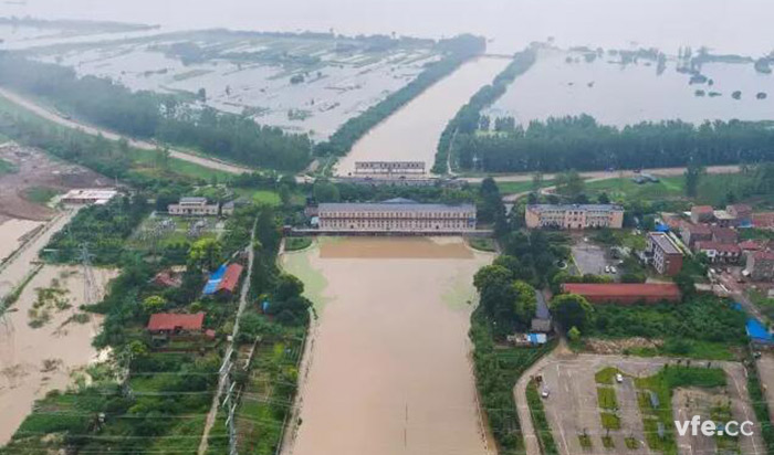 洪災中的城鎮 洪災中的城鎮