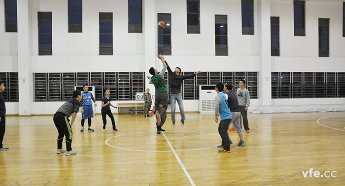 銀河代表隊與國防科大代表隊展開(kāi)籃球友誼賽 銀河代表隊與國防科大代表隊展開(kāi)籃球友誼賽