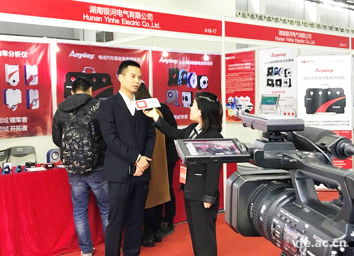 徐總接受相關(guān)媒體的采訪(fǎng) 徐總接受相關(guān)媒體的采訪(fǎng)