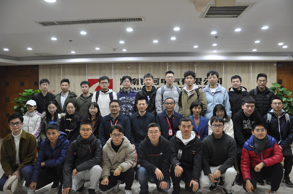 國防科大同學(xué)來(lái)訪(fǎng)銀河電氣參觀(guān)見(jiàn)學(xué)