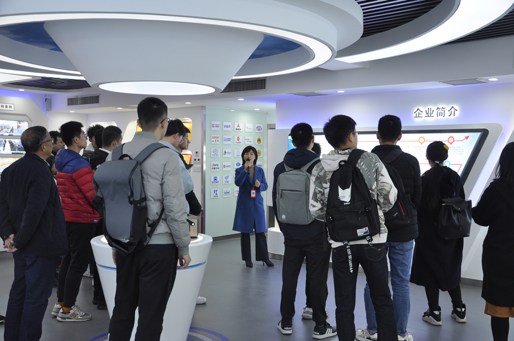 國防科大同學(xué)來(lái)訪(fǎng)銀河電氣參觀(guān)見(jiàn)學(xué)