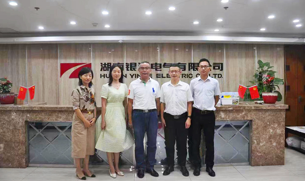 湖南省儀器儀表行業(yè)協(xié)會(huì )秘書(shū)長(cháng)徐振軒一行蒞臨銀河電氣調研 湖南省儀器儀表行業(yè)協(xié)會(huì )秘書(shū)長(cháng)徐振軒一行蒞臨銀河電氣調研