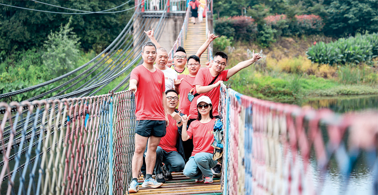 昂揚青春，砥礪前行