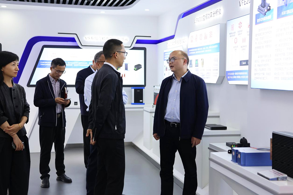 長(cháng)沙經(jīng)開(kāi)區領(lǐng)導蒞臨銀河電氣檢查指導 長(cháng)沙經(jīng)開(kāi)區領(lǐng)導蒞臨銀河電氣檢查指導